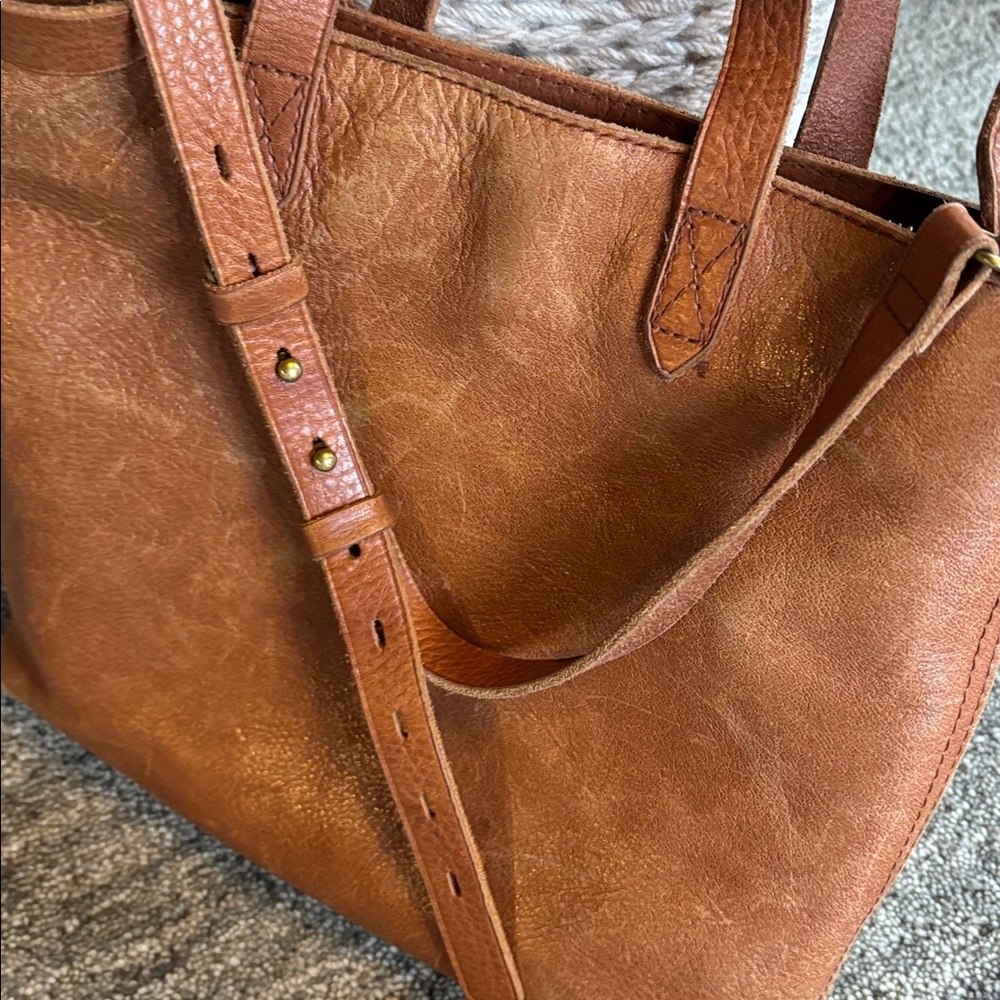 Madewell Transport Crossbody Leather Bag in Congac - Picture 7 of 10
